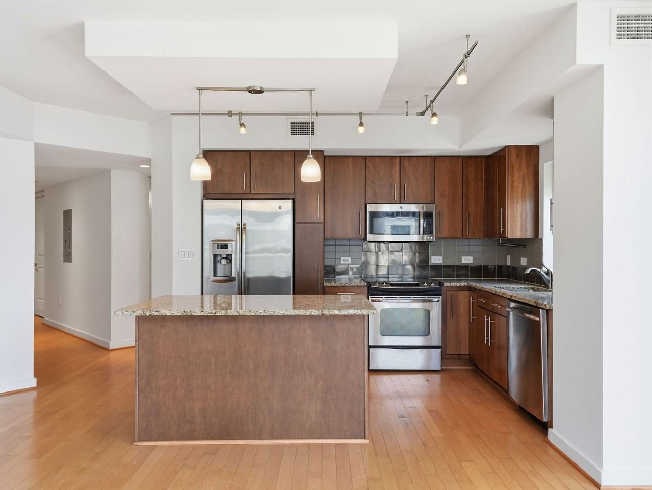 1025 1st St Se #1315 - Photo 3 of 25