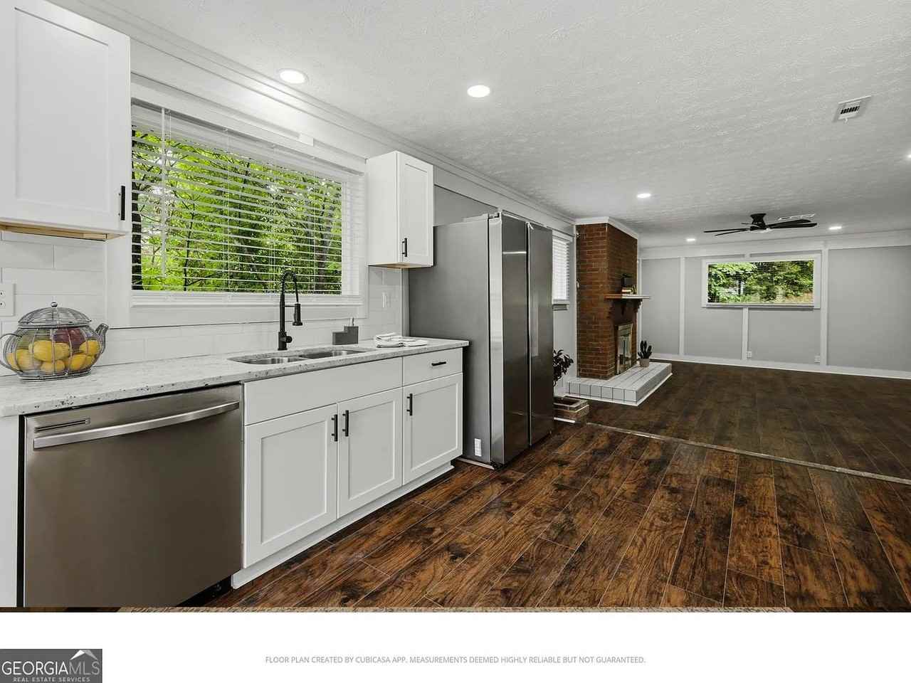 725 N Greenwood St - Photo 4 of 31