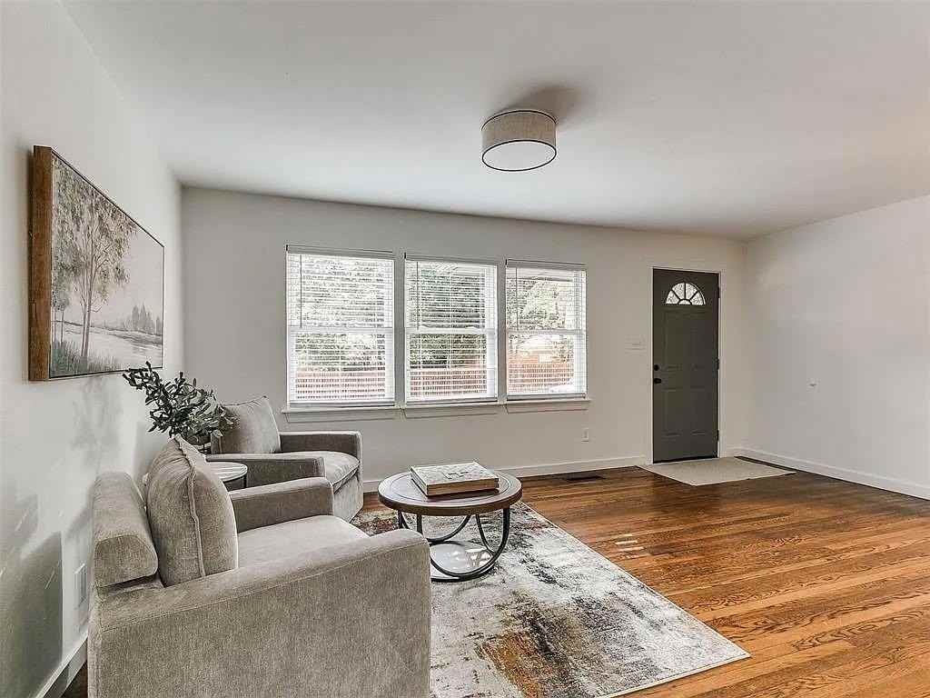 1510 Bedford Ln - Photo 4 of 16