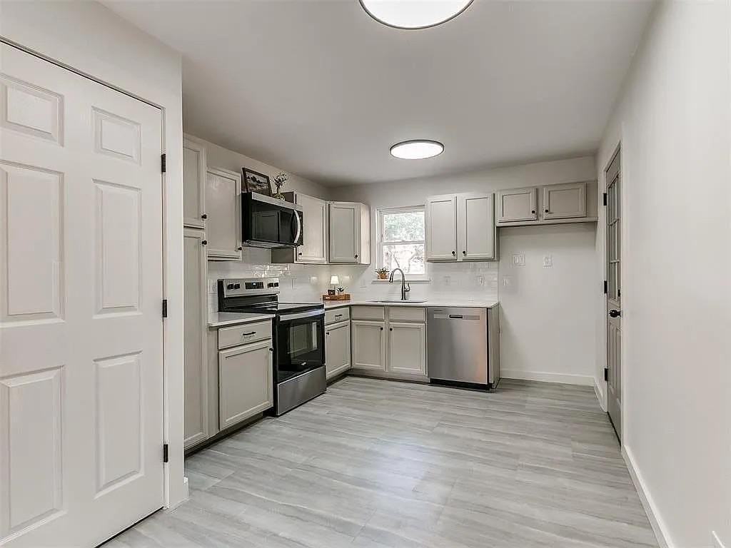 1510 Bedford Ln - Photo 7 of 16