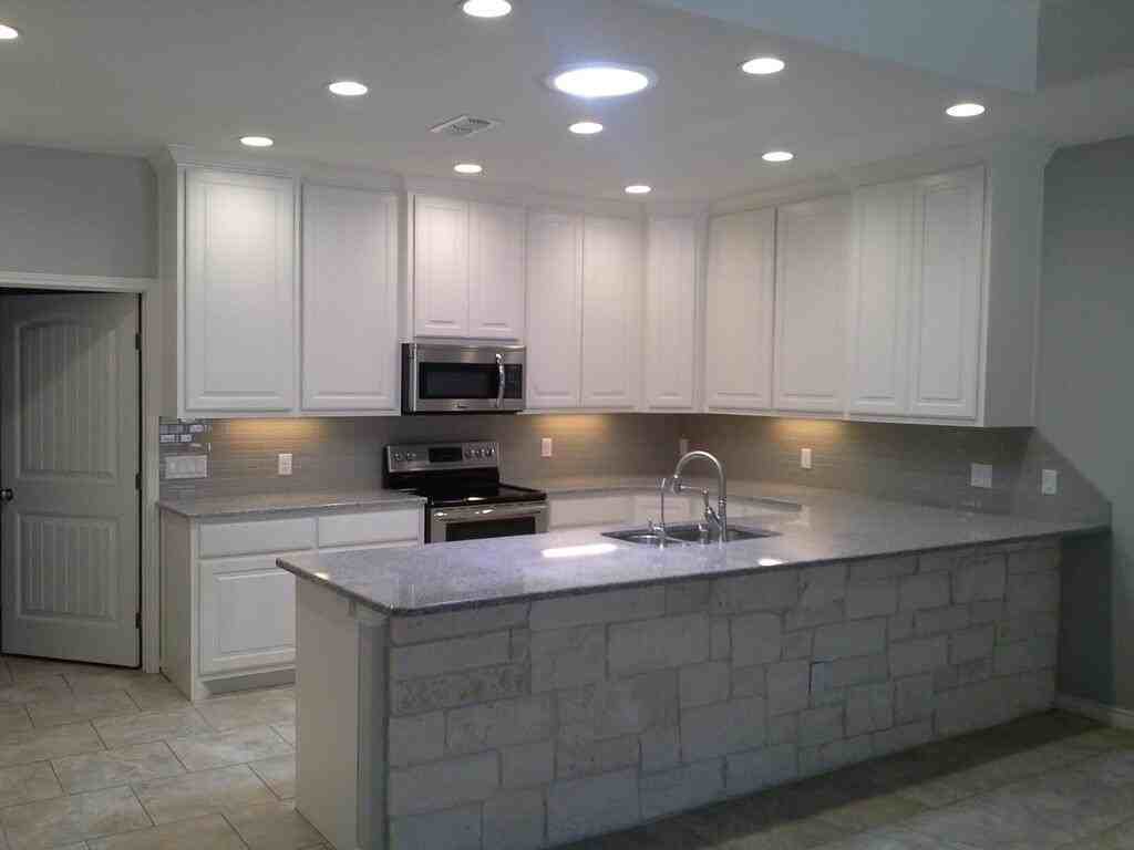 1503 Club Dr - Photo 4 of 21