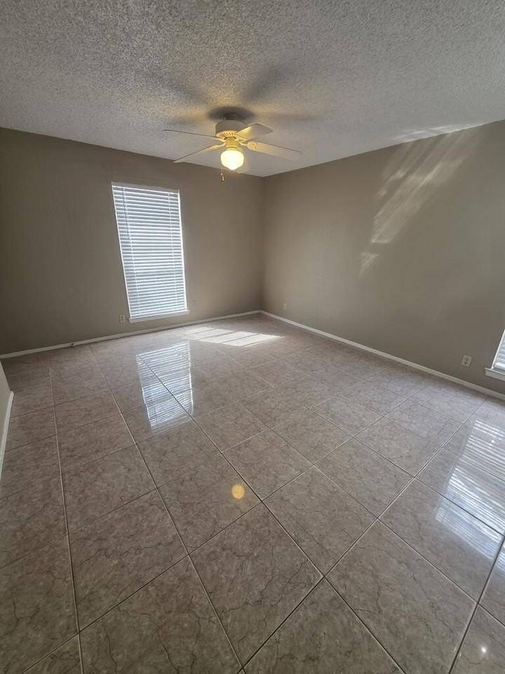 4800 Country Club Dr #B - Photo 4 of 17