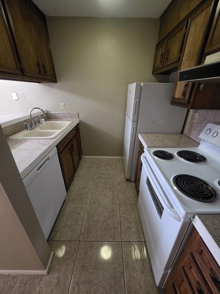 4800 Country Club Dr #B - Photo 6 of 17