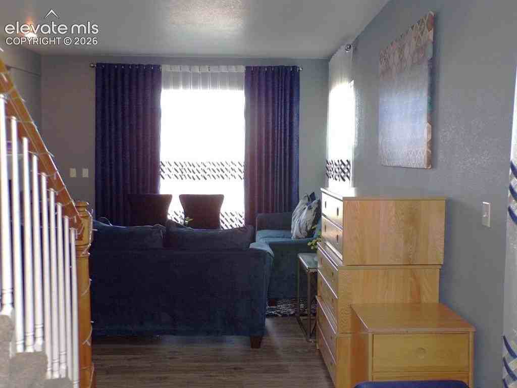 3660 Venice Grv - Photo 3 of 44