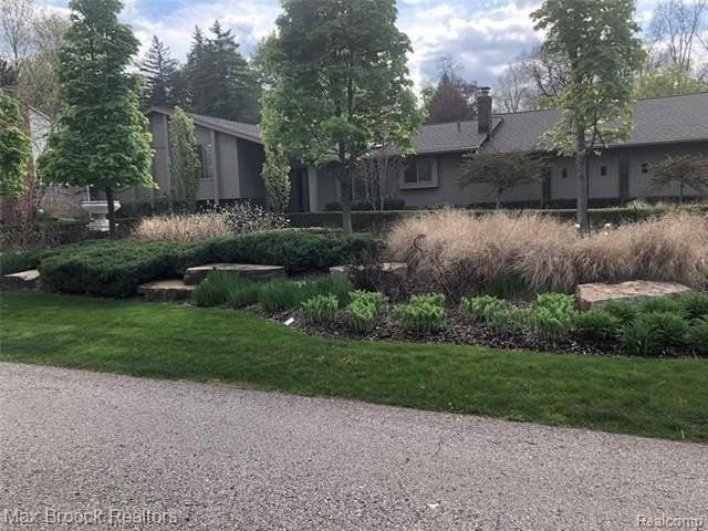 2880 Birchena Cres - Photo 2 of 14