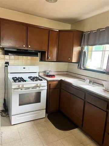 8064 Timken Ave - Photo 3 of 9