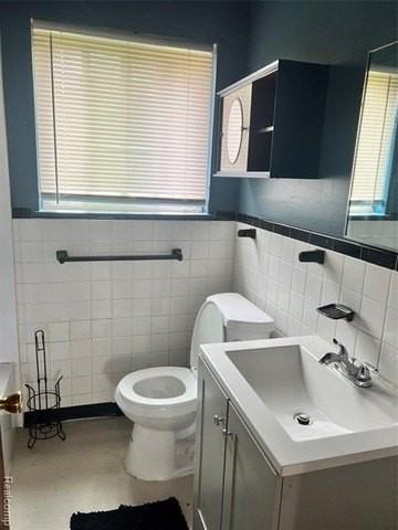 8064 Timken Ave - Photo 5 of 9