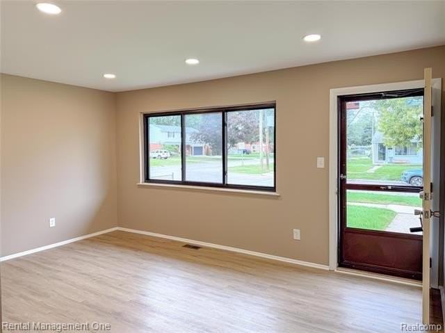 34381 Rosslyn St - Photo 2 of 32