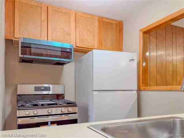 34381 Rosslyn St - Photo 4 of 32