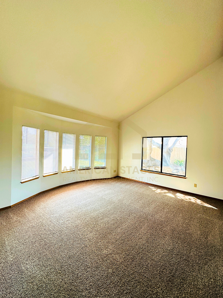 1121 Pellham Dr #1 - Photo 5 of 25
