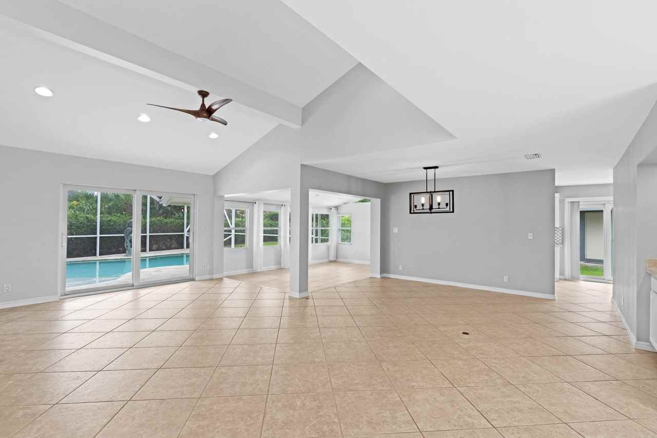 925 Foxpointe Cir - Photo 5 of 21
