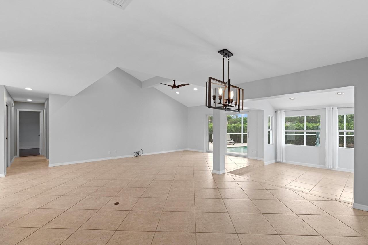 925 Foxpointe Cir - Photo 7 of 21