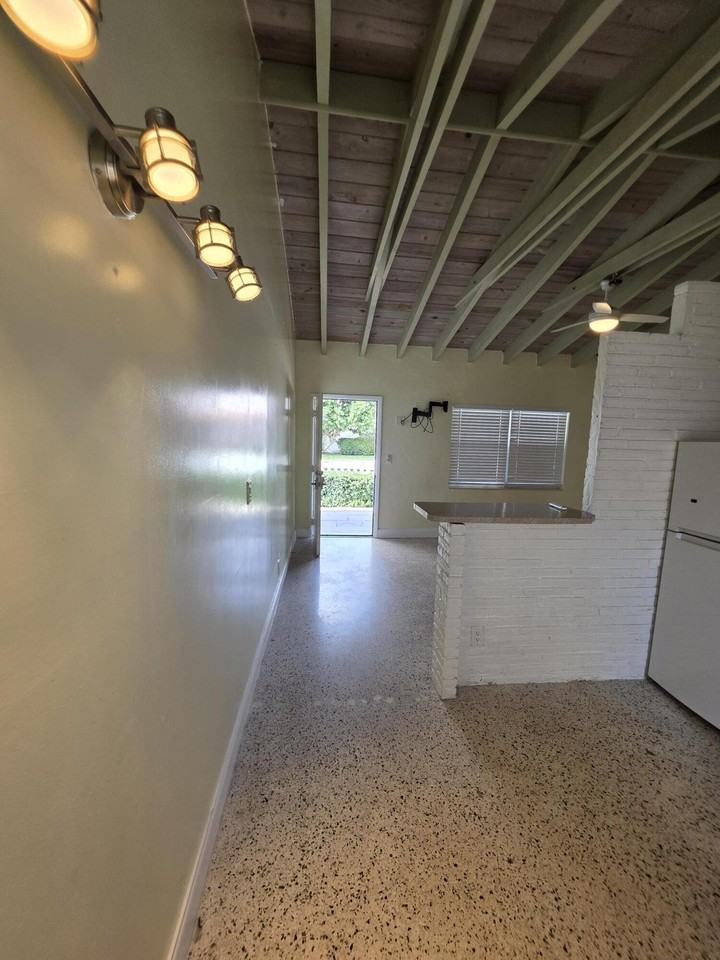 601 Se 20th Ave #4 - Photo 3 of 21