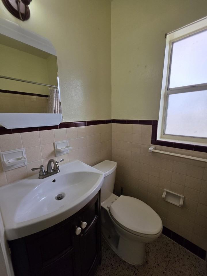 601 Se 20th Ave #4 - Photo 4 of 21