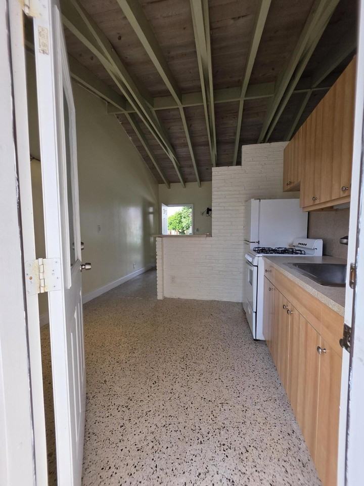 601 Se 20th Ave #4 - Photo 6 of 21