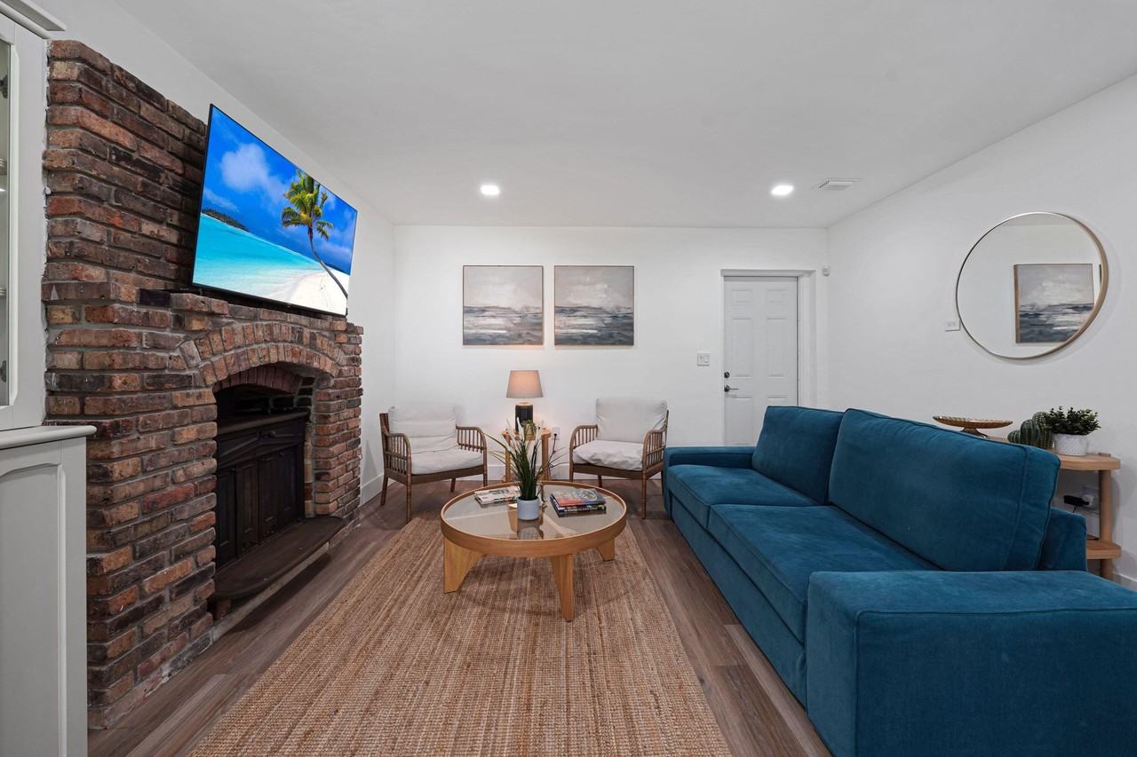 2707 Adams St - Photo 5 of 31