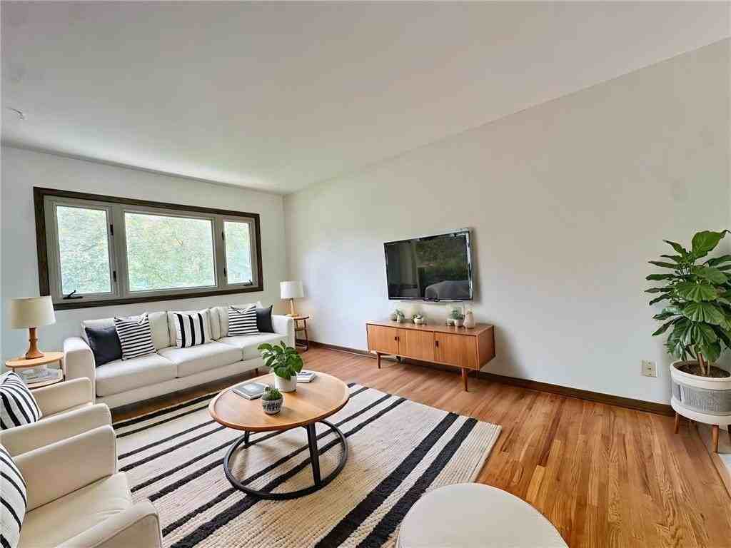 244 Stardust Blvd - Photo 4 of 28