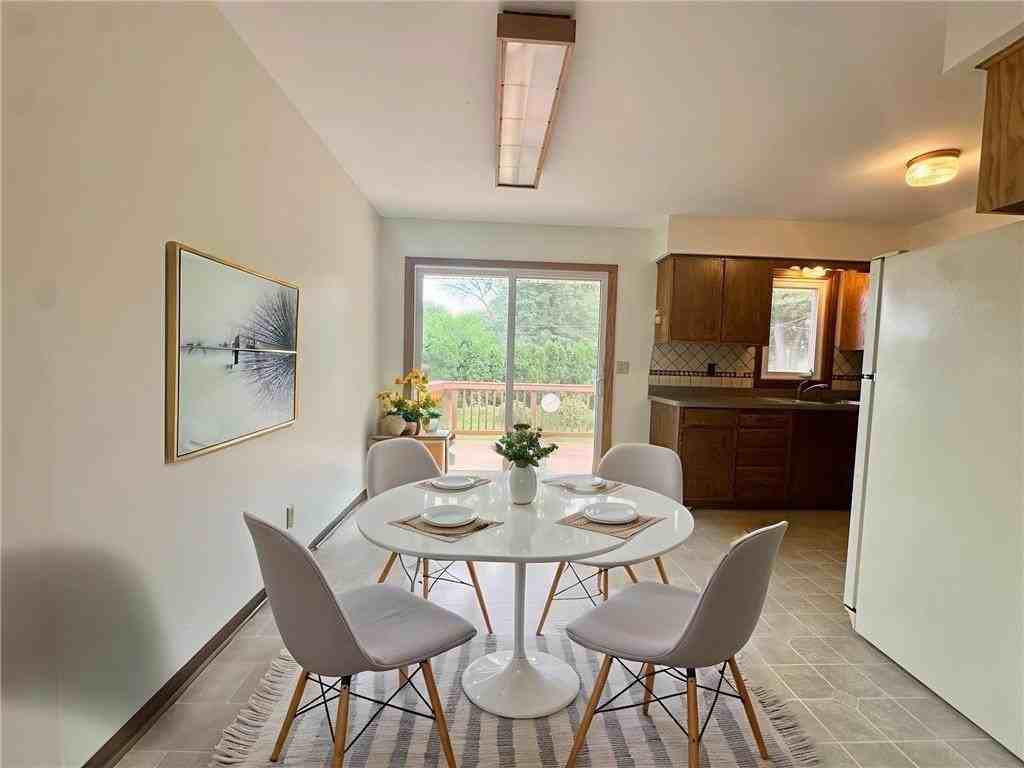 244 Stardust Blvd - Photo 7 of 28