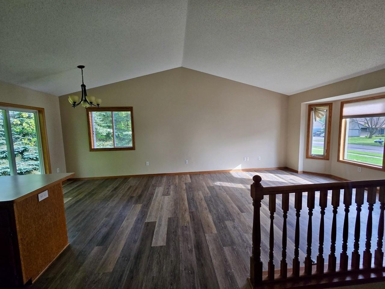 29550 Broadway St - Photo 2 of 23