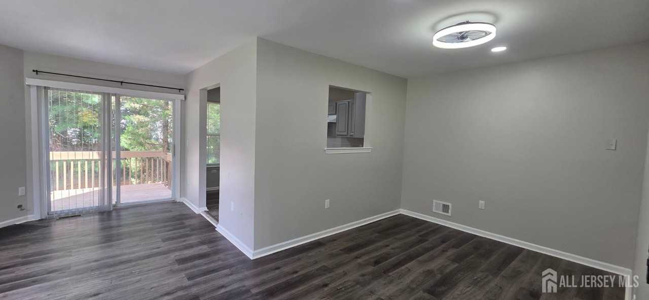 18 Dina Ln - Photo 6 of 24