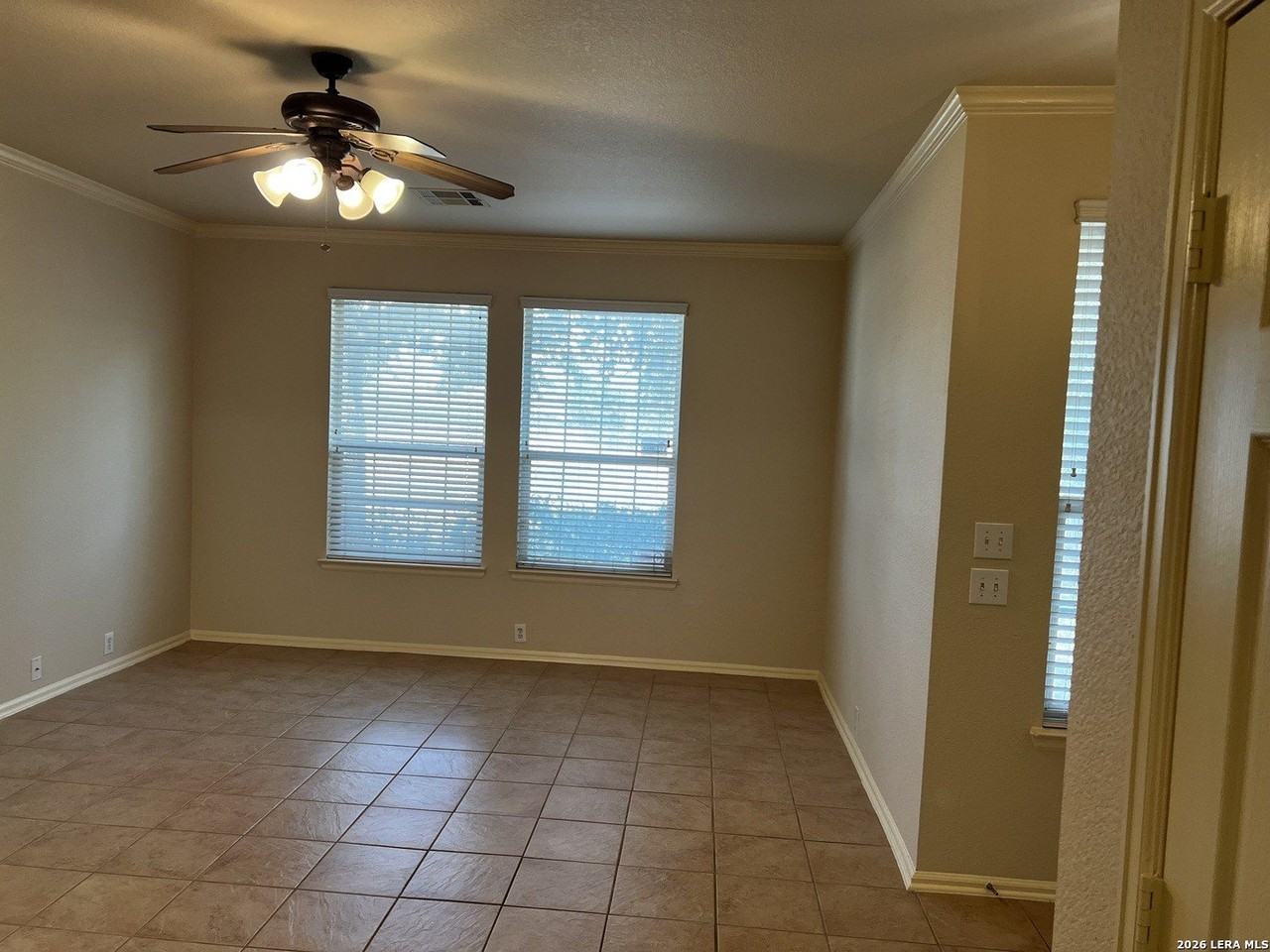 2505 Grayson Way - Photo 4 of 35