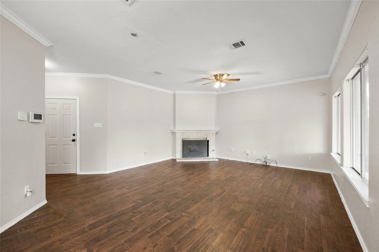 13217 Rochester Ln - Photo 4 of 30