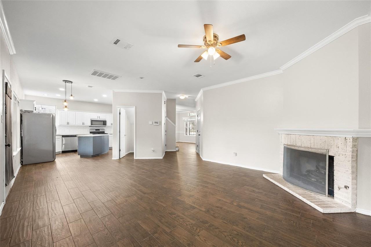 13217 Rochester Ln - Photo 5 of 30