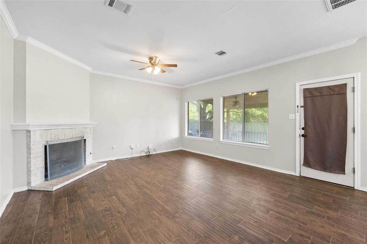 13217 Rochester Ln - Photo 6 of 30