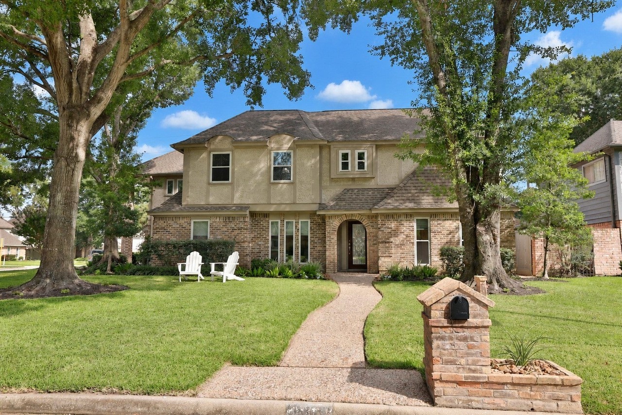 9203 Godstone Ln - Photo 2 of 38