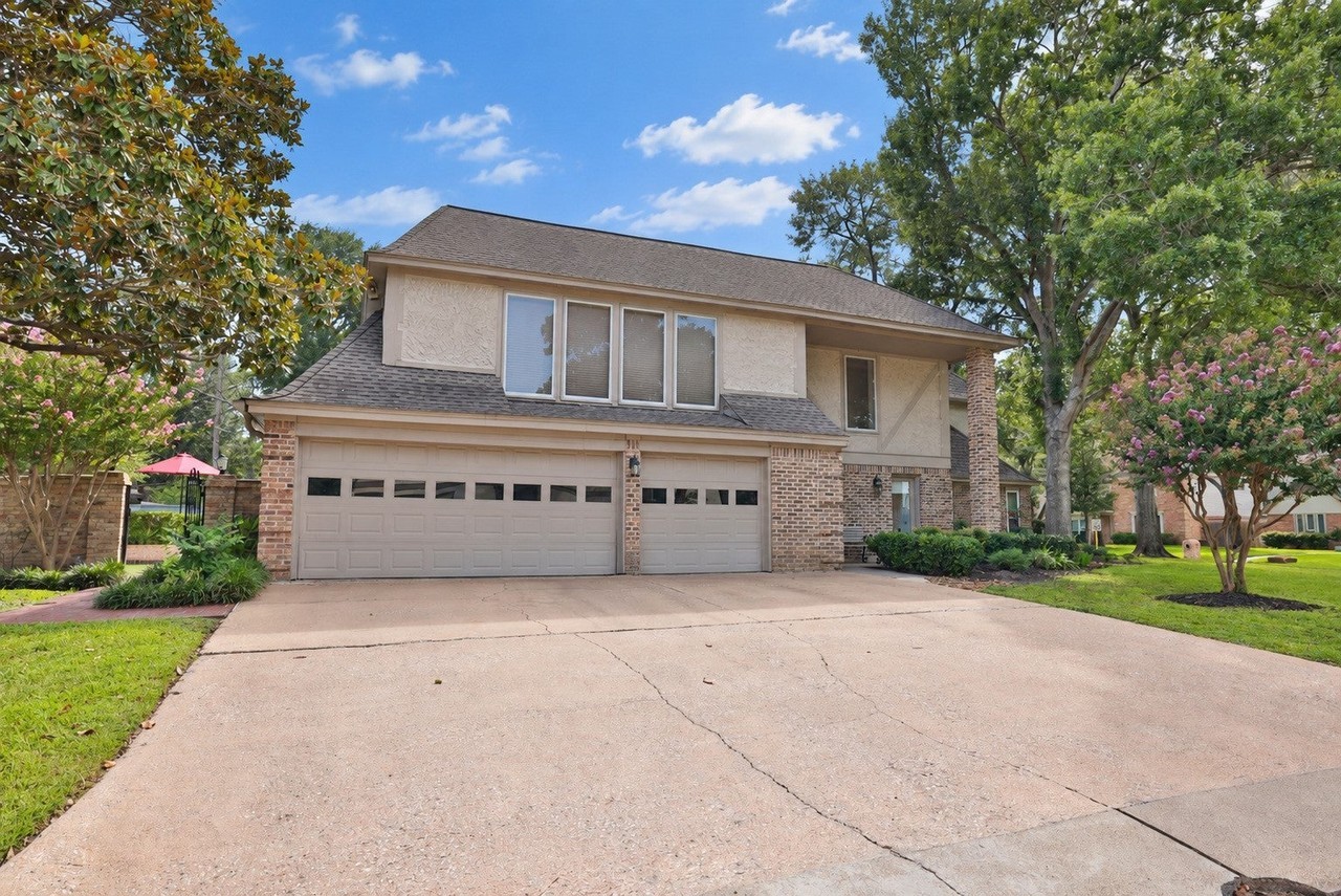 9203 Godstone Ln - Photo 4 of 38