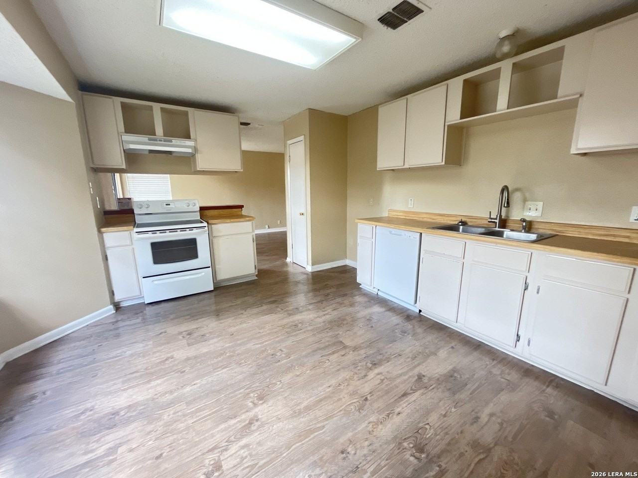 5710 Coldsprings Dr - Photo 5 of 12