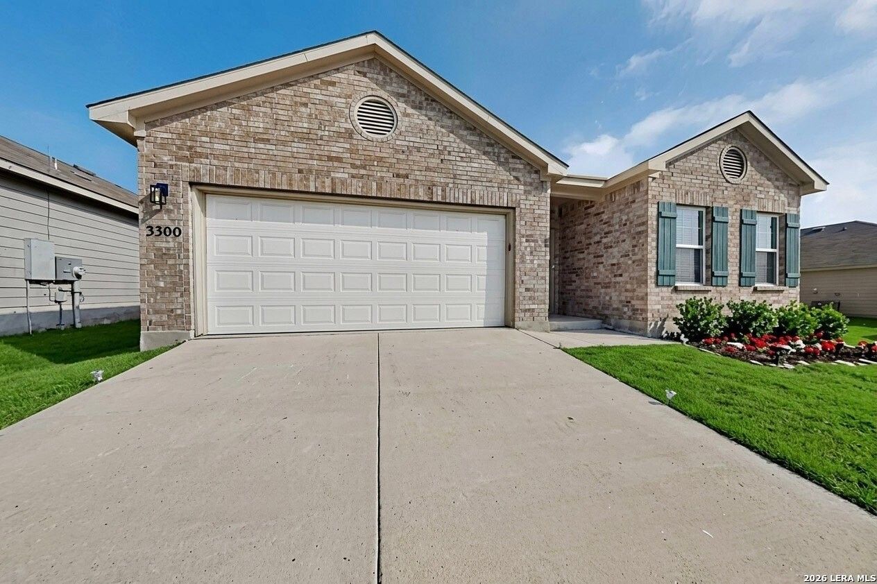 3300 Ridge Pl - Photo 3 of 40