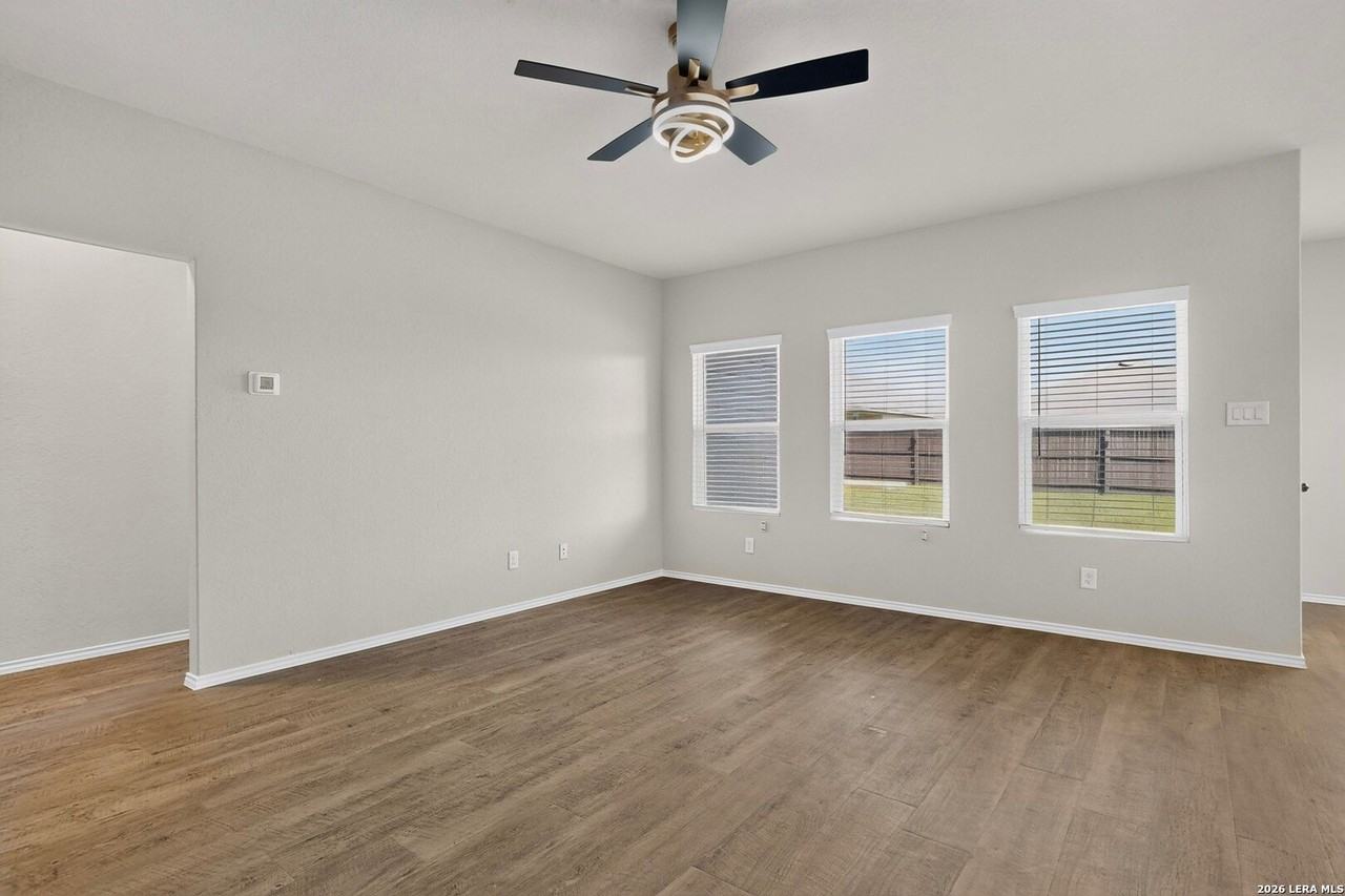 3300 Ridge Pl - Photo 4 of 40