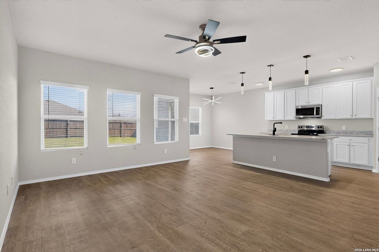 3300 Ridge Pl - Photo 5 of 40