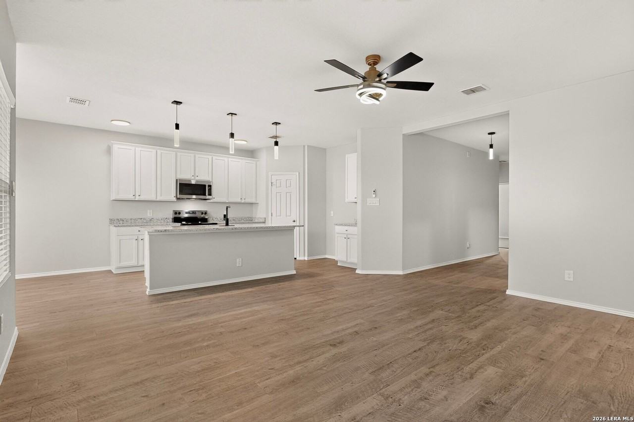 3300 Ridge Pl - Photo 6 of 40