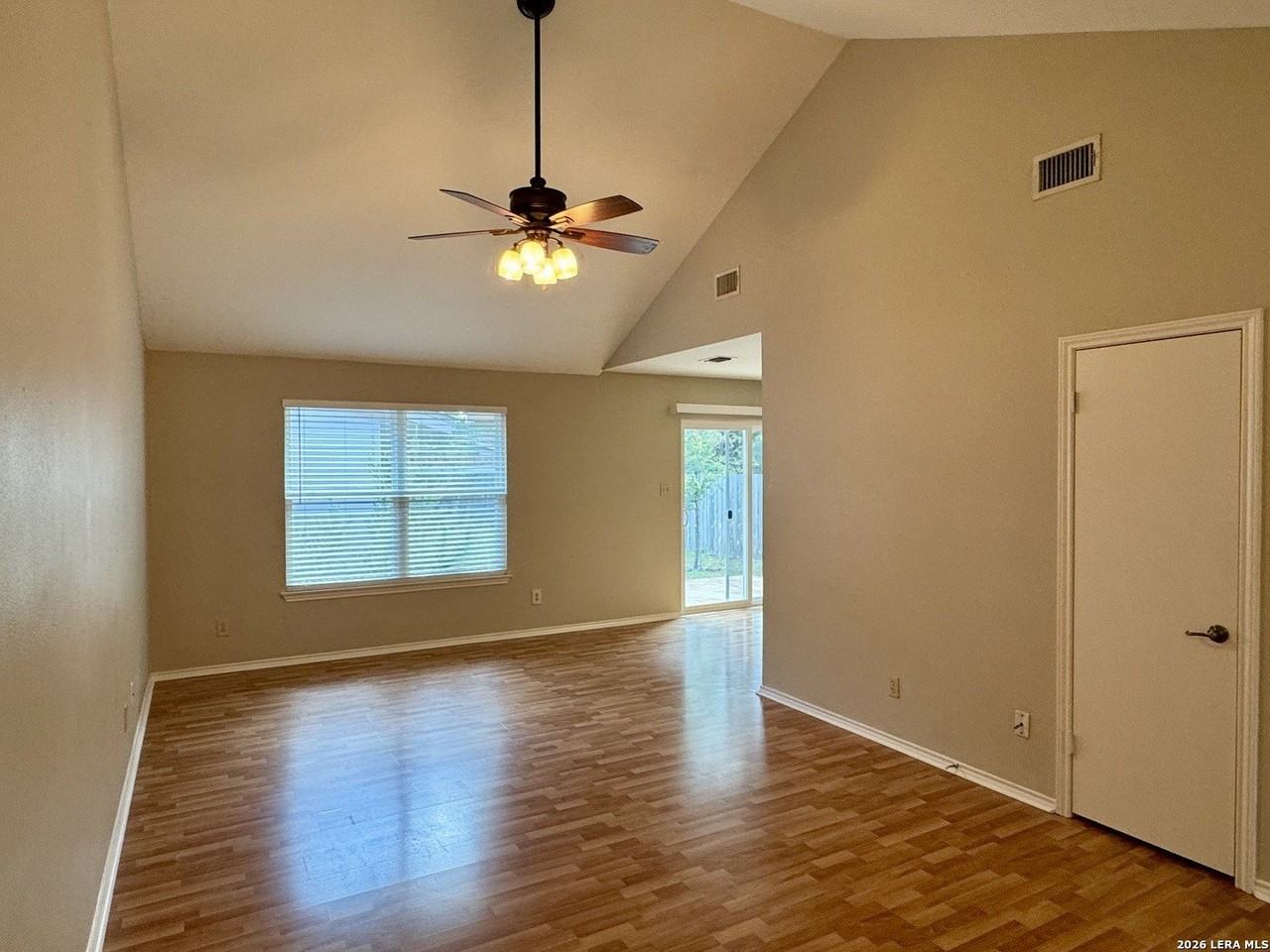 263 Lohmann St - Photo 5 of 14