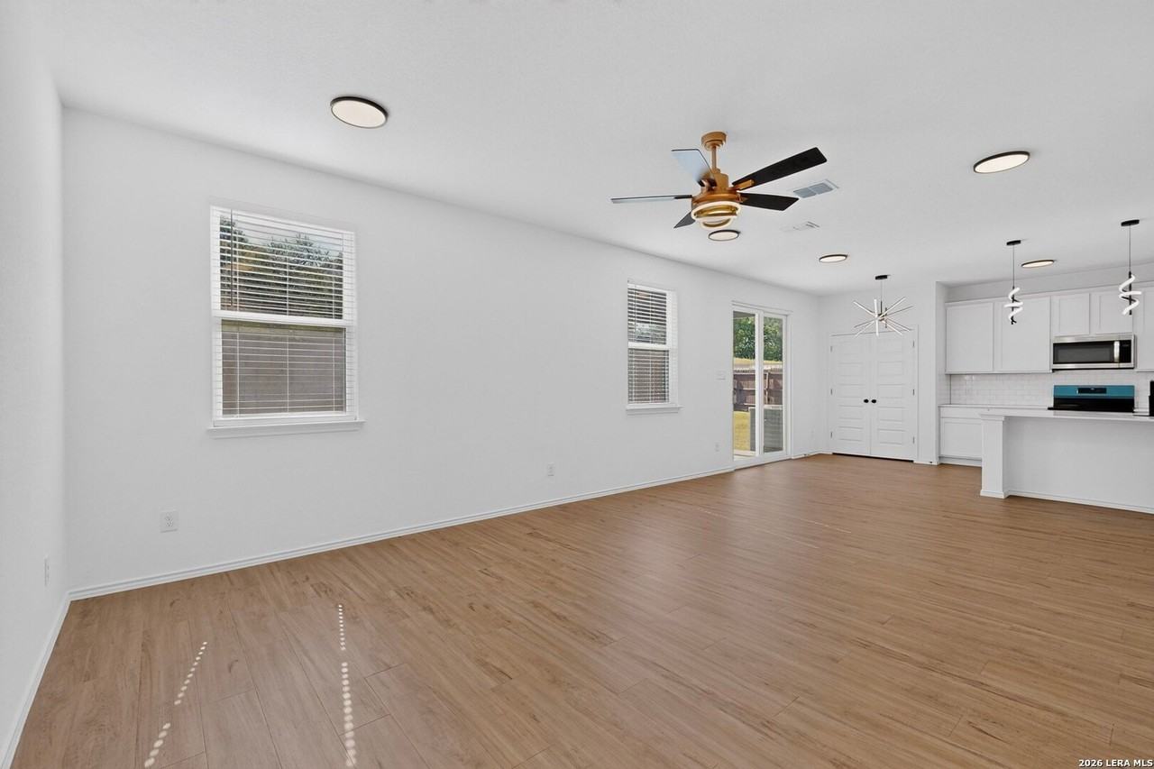 5306 Lisa Pt - Photo 7 of 43