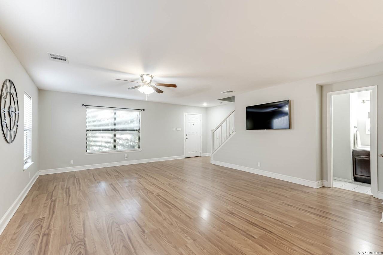 6322 Regency Mnr - Photo 3 of 36