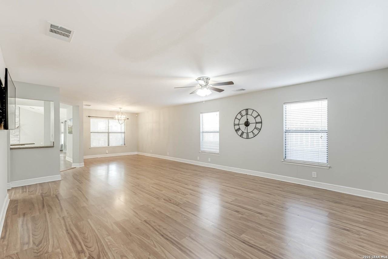 6322 Regency Mnr - Photo 5 of 36