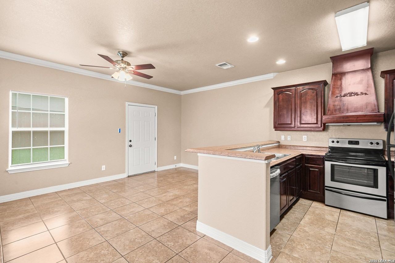 2910 Owasso St - Photo 5 of 21