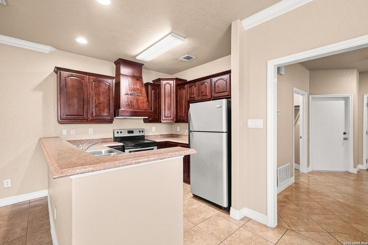 2910 Owasso St - Photo 6 of 21