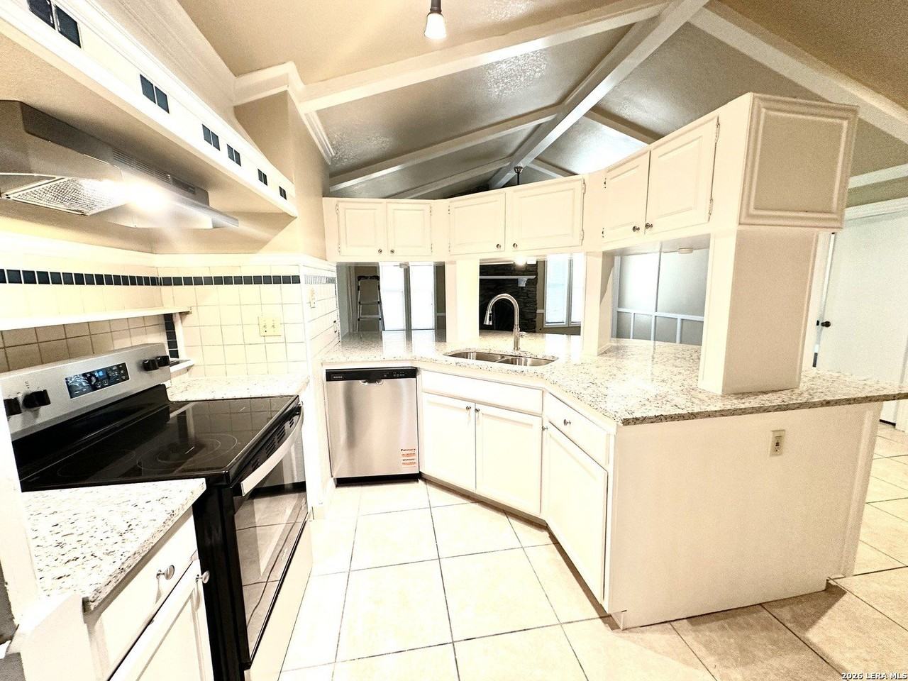 7019 Forest Moss St - Photo 2 of 35