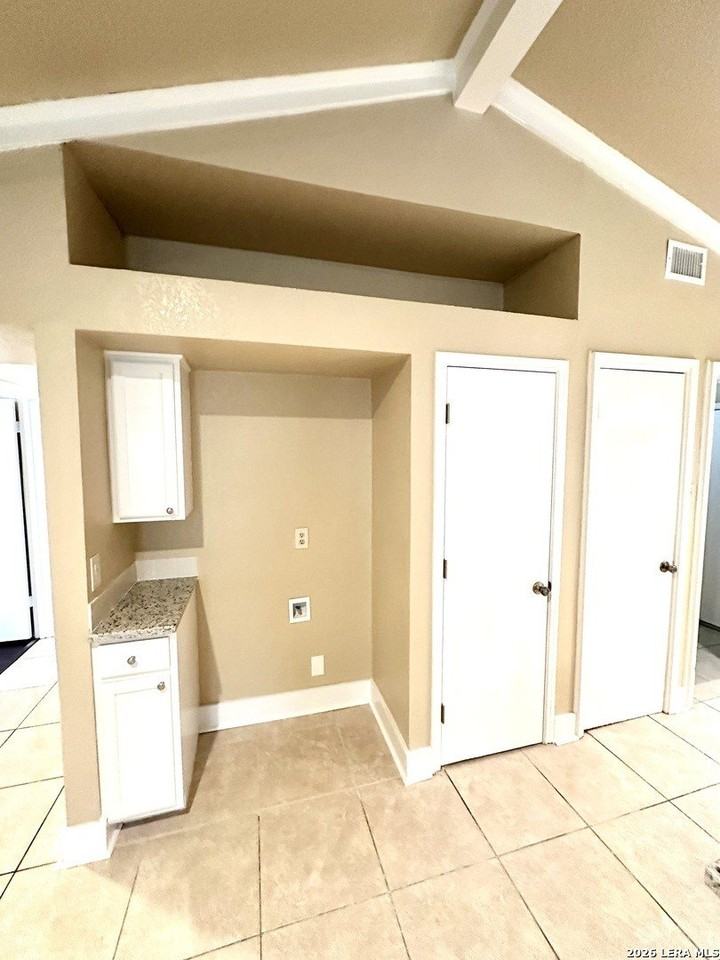 7019 Forest Moss St - Photo 7 of 35