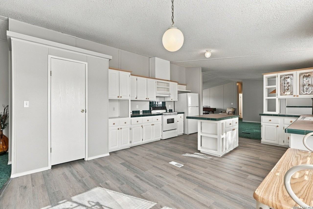 3457 S Foster Rd - Photo 4 of 41
