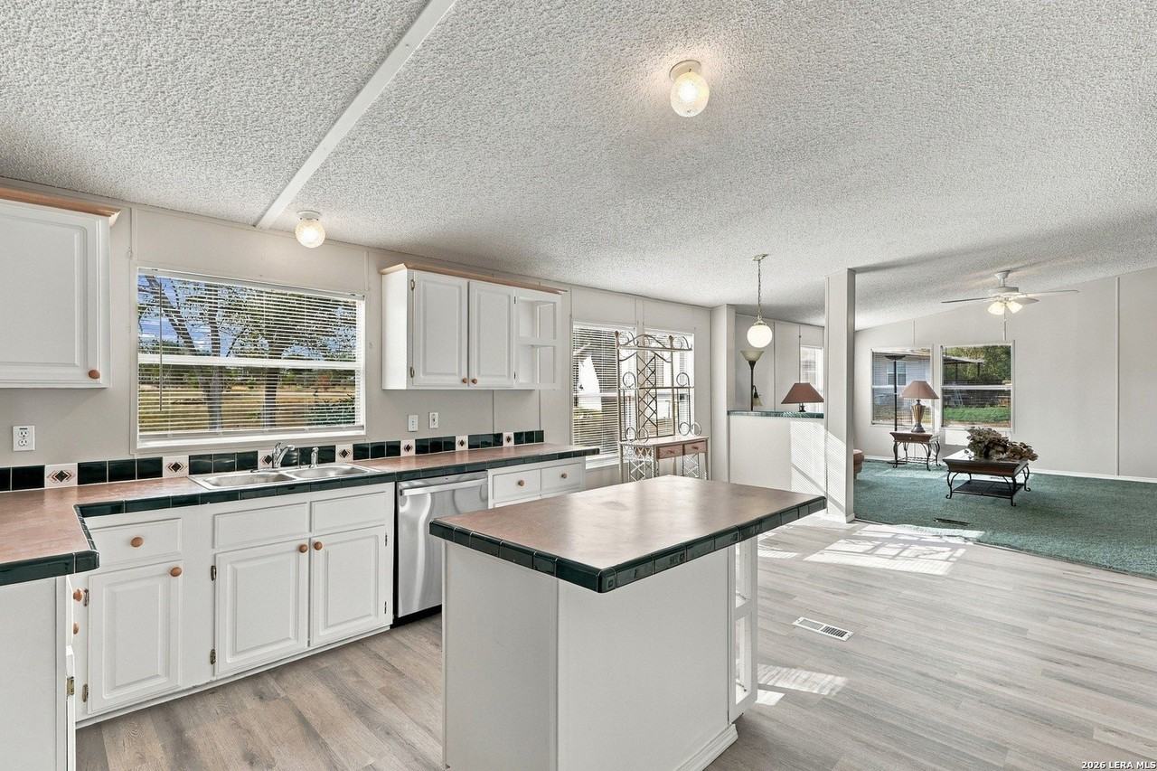 3457 S Foster Rd - Photo 5 of 41