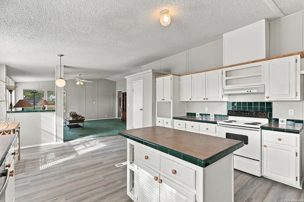 3457 S Foster Rd - Photo 6 of 41