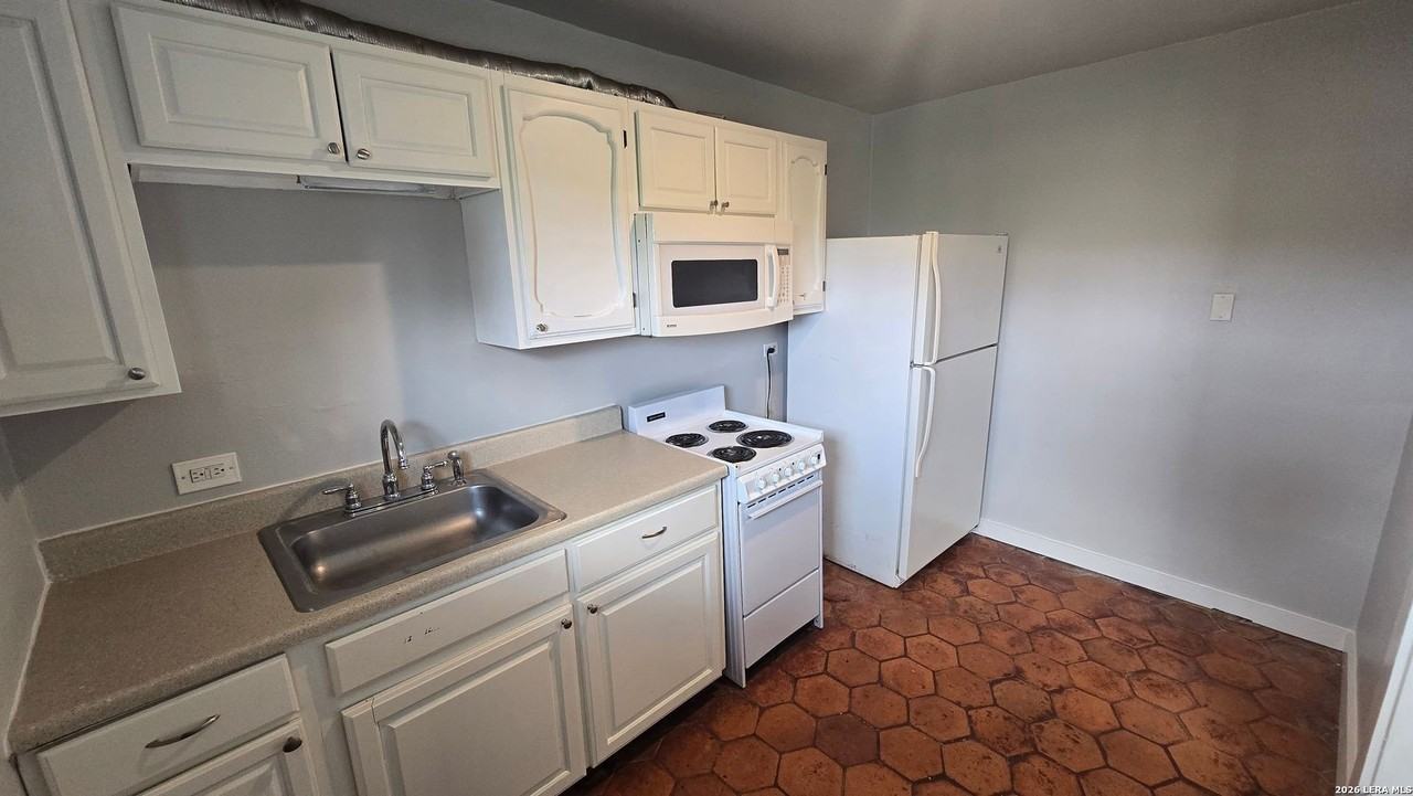 2614 Monterey St #3 - Photo 2 of 14
