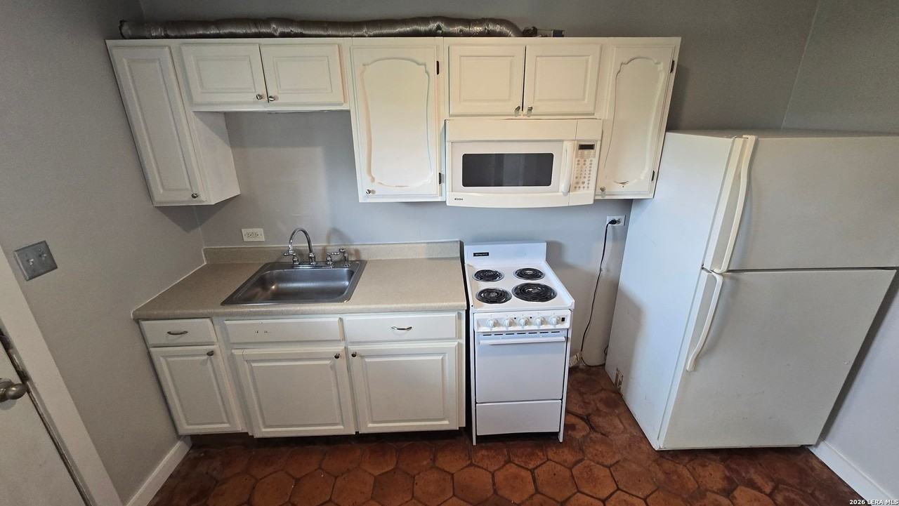 2614 Monterey St #3 - Photo 3 of 14