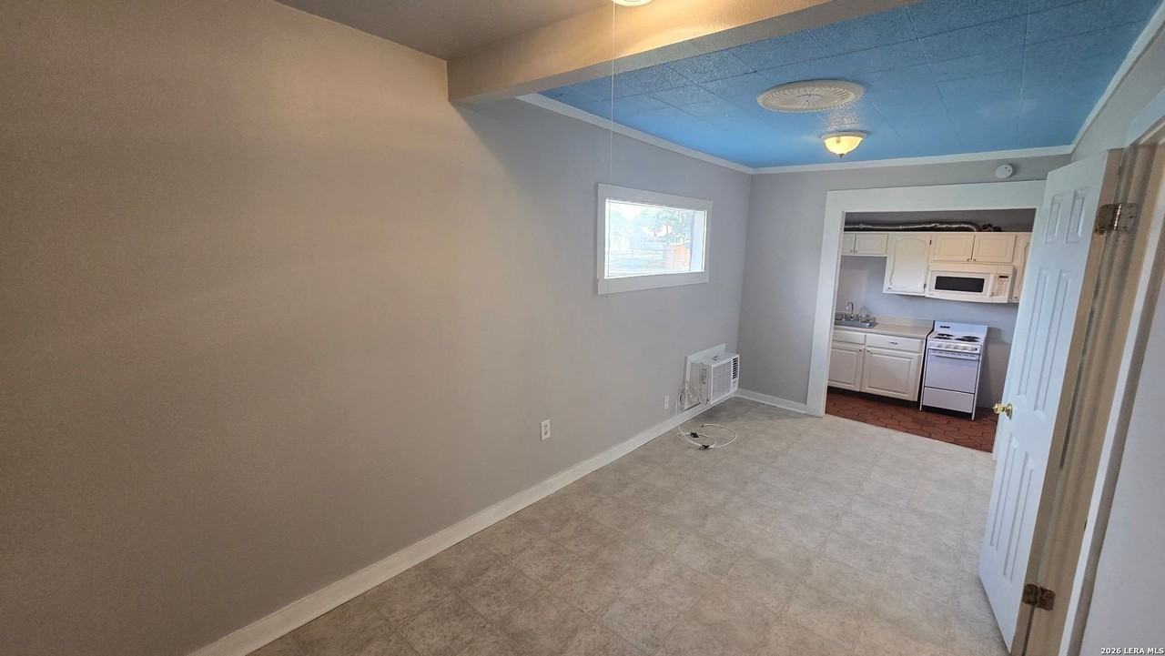 2614 Monterey St #3 - Photo 5 of 14