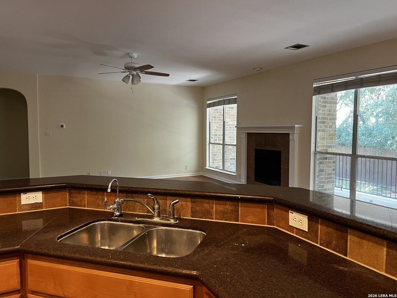 118 Stonewall Bnd - Photo 3 of 30
